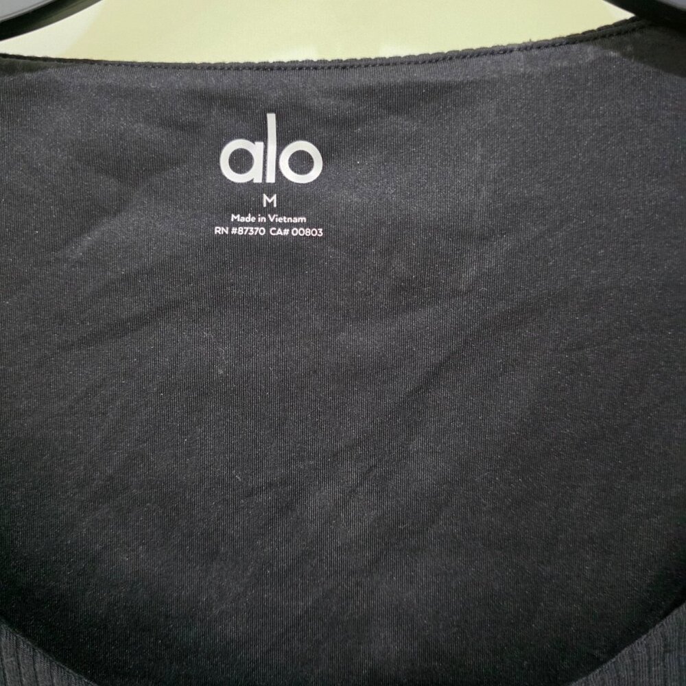 Alo Yoga Women’s Black Ribbed Crop Top – Size M – Short Sleeve Button Front - Picture 2 of 7